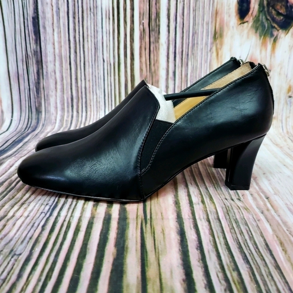 Adrienne Vittadini Black Leather Lave Heel Loafer
